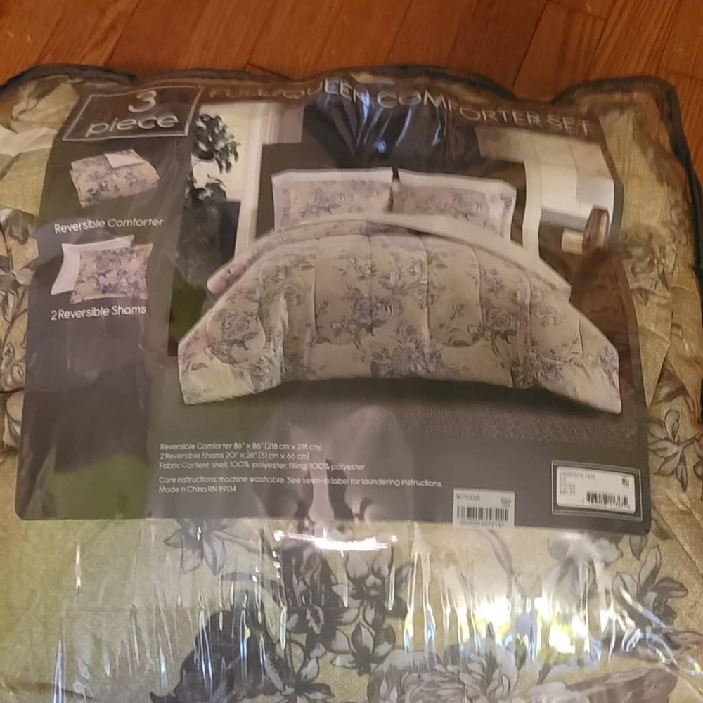 Full /queen reversible  comforter